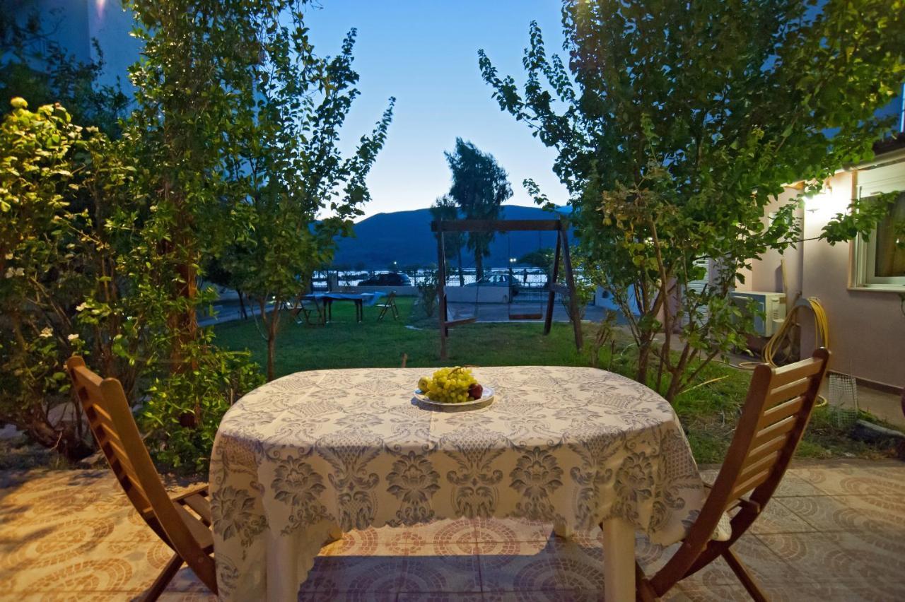Villa Elli 2 Beach-Front Villa With Garden Itea Exterior foto